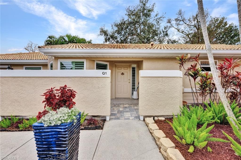 357 Emerald Bay Cir Q1, Naples, FL 34110-41