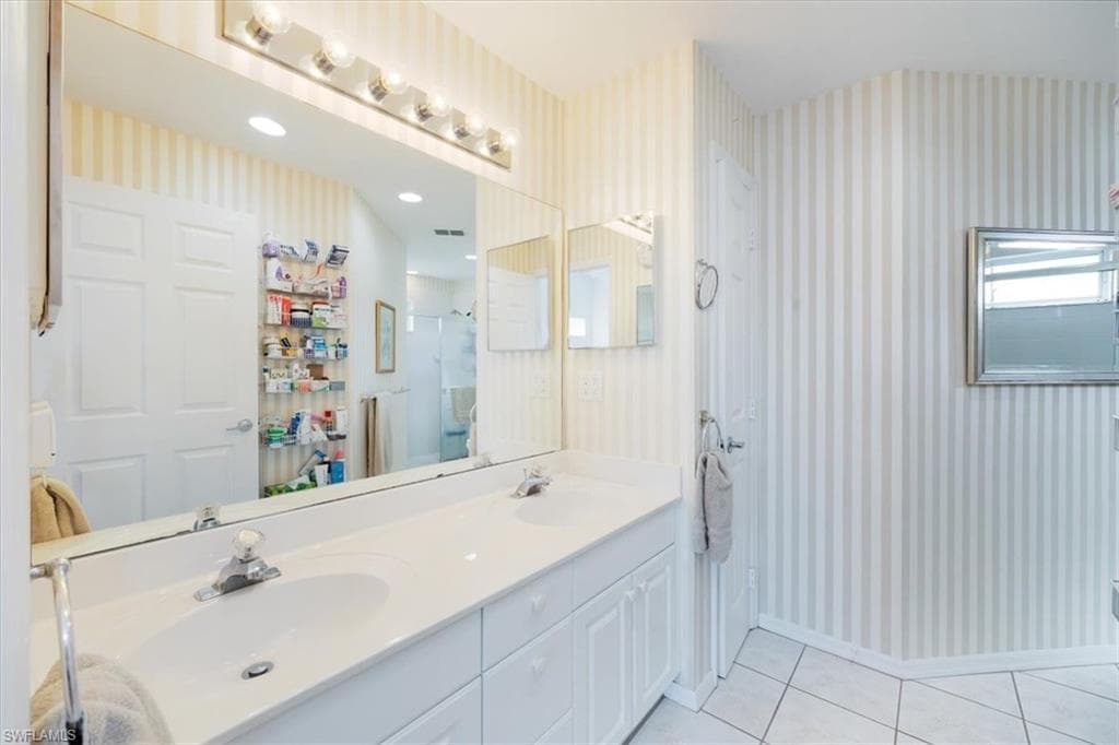 1060 Partridge Cir 201, Naples, FL 34104-18