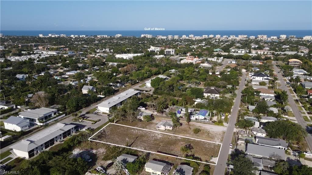 1216 Rosemary Ln, Naples, FL 34103-2