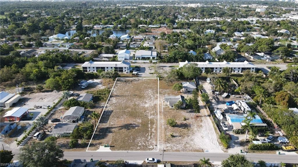 1216 Rosemary Ln, Naples, FL 34103-3