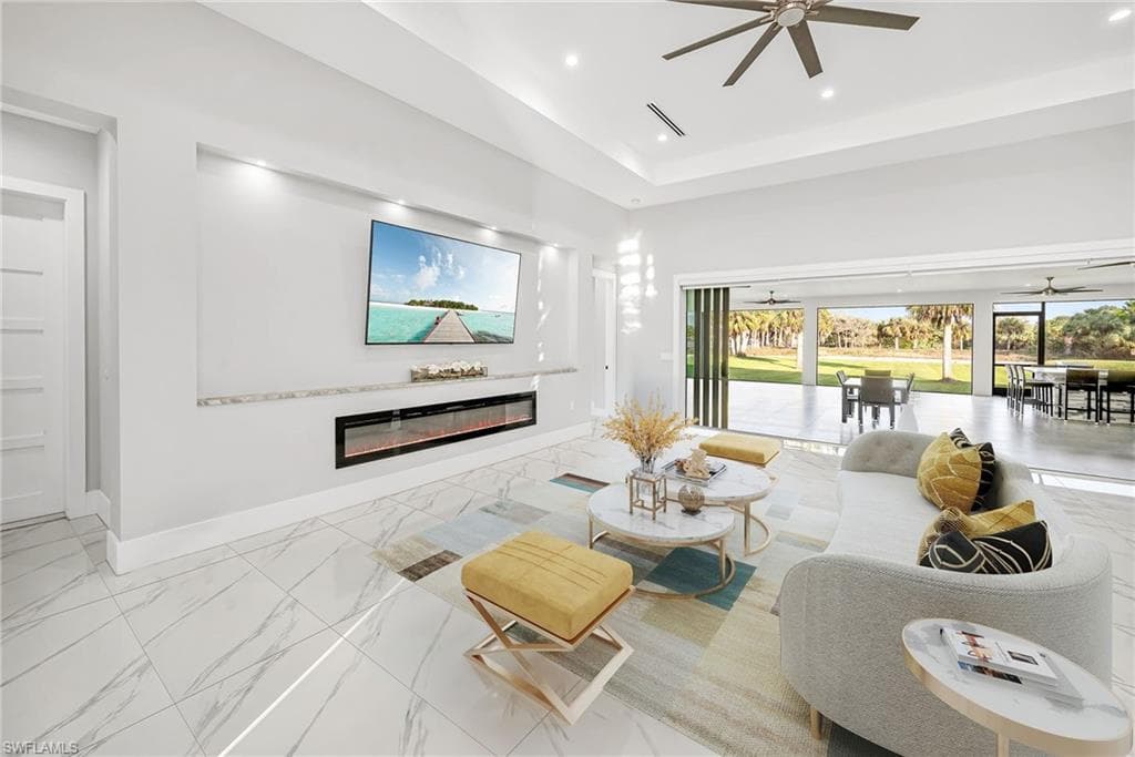 866 12th St NE, Naples, FL 34120-9