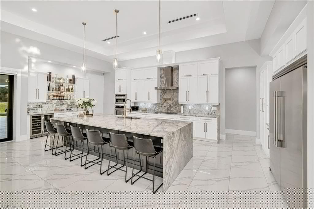 866 12th St NE, Naples, FL 34120-11