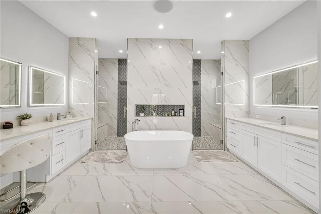 866 12th St NE, Naples, FL 34120-15