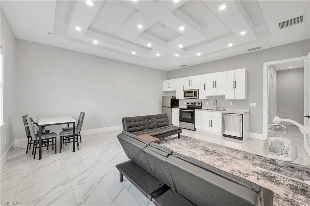 866 12th St NE, Naples, FL 34120-19
