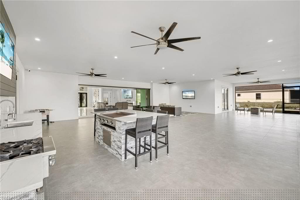 866 12th St NE, Naples, FL 34120-27