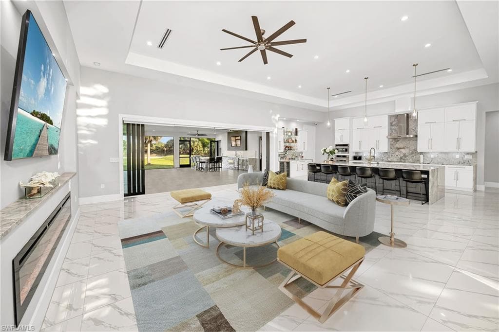 866 12th St NE, Naples, FL 34120-8