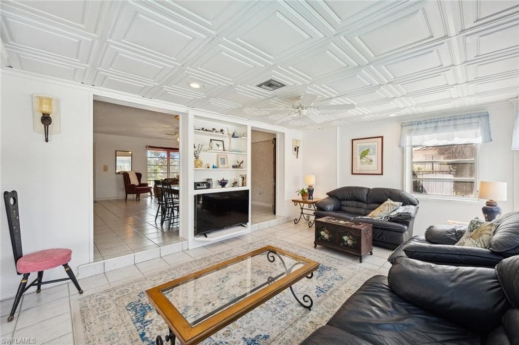 840 Wintergreen Ct, Marco Island, FL 34145-9