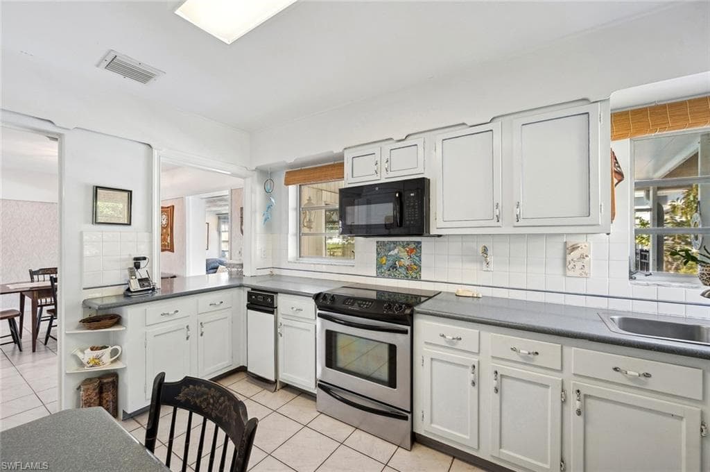 840 Wintergreen Ct, Marco Island, FL 34145-10