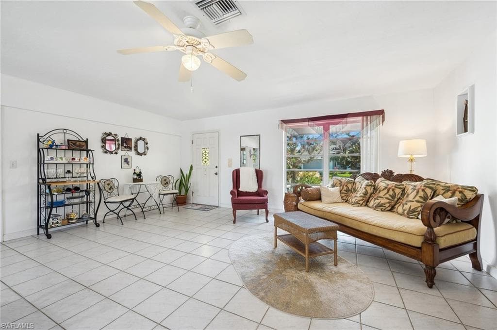 840 Wintergreen Ct, Marco Island, FL 34145-16