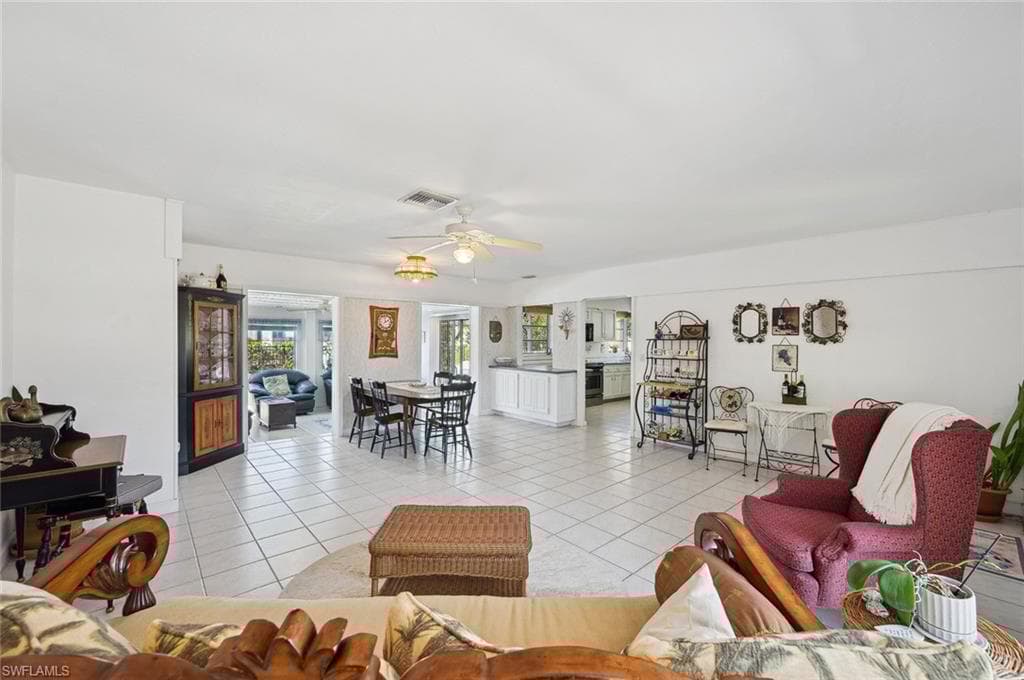 840 Wintergreen Ct, Marco Island, FL 34145-17