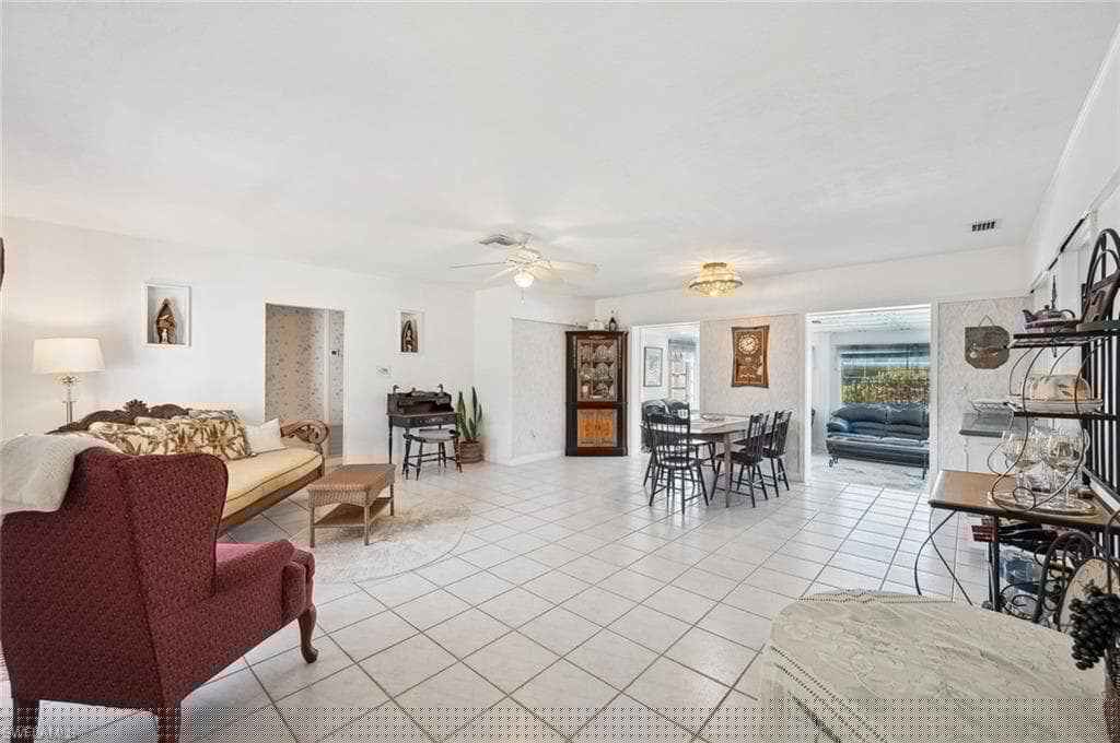 840 Wintergreen Ct, Marco Island, FL 34145-18