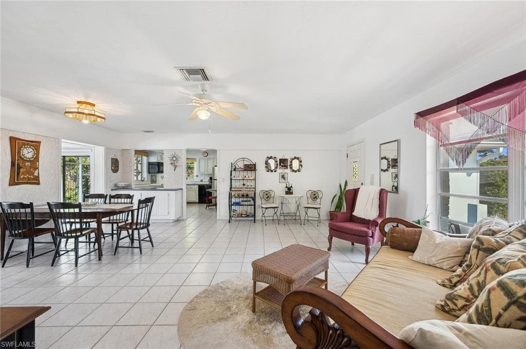 840 Wintergreen Ct, Marco Island, FL 34145-19