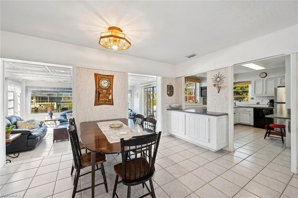 840 Wintergreen Ct, Marco Island, FL 34145-21