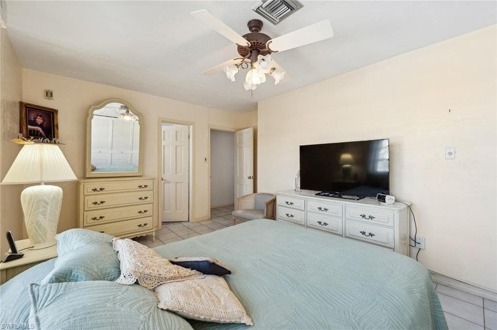 840 Wintergreen Ct, Marco Island, FL 34145-24