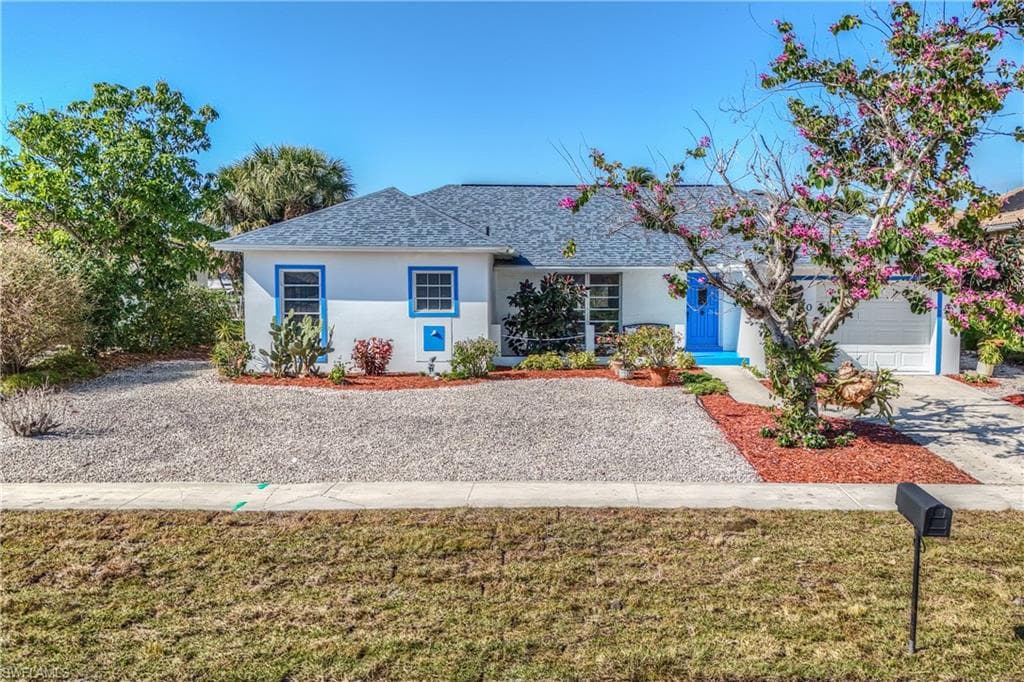 840 Wintergreen Ct, Marco Island, FL 34145-2
