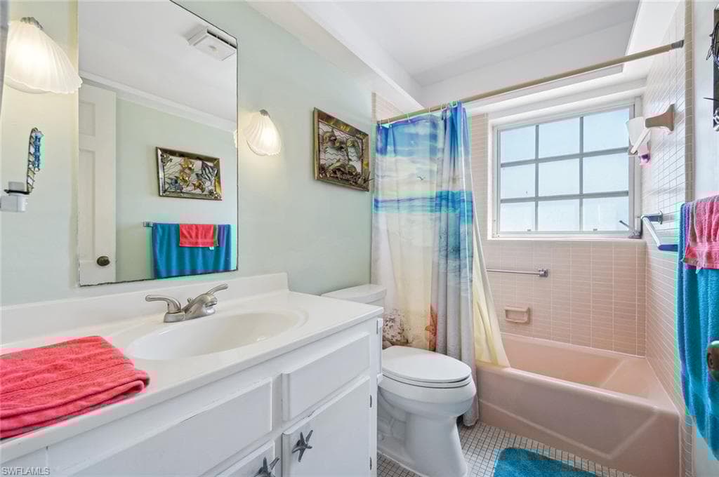 840 Wintergreen Ct, Marco Island, FL 34145-30
