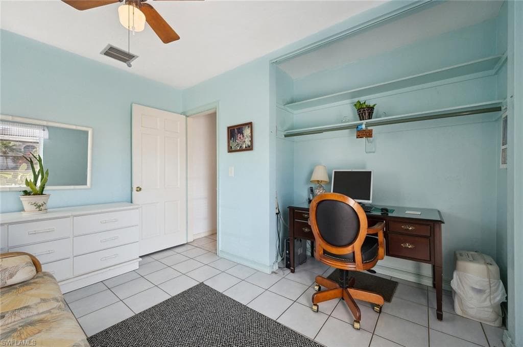 840 Wintergreen Ct, Marco Island, FL 34145-33