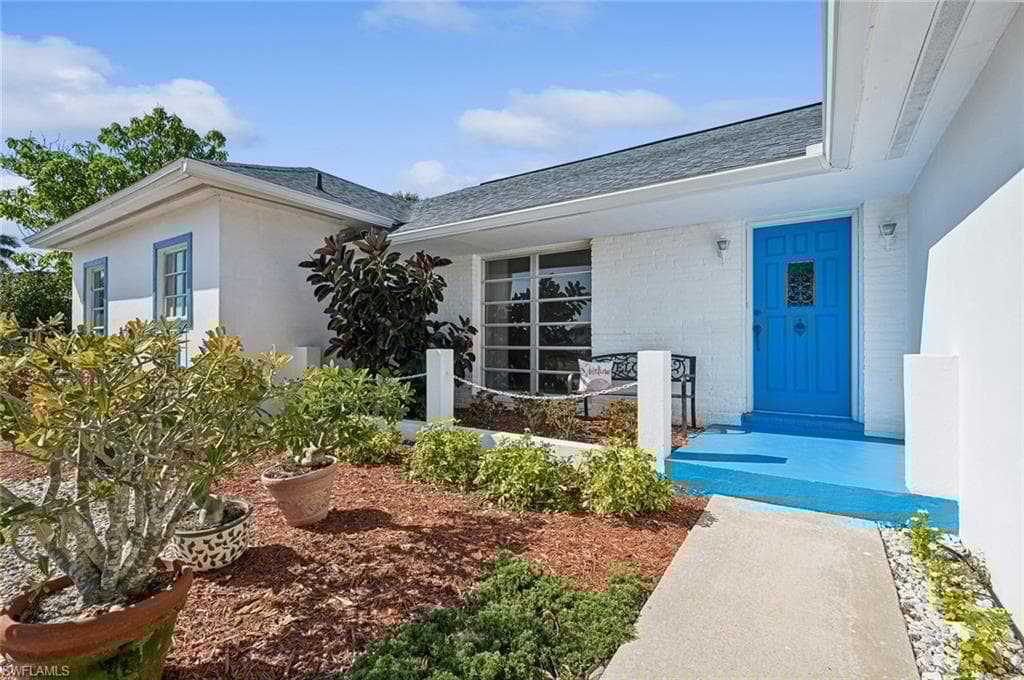 840 Wintergreen Ct, Marco Island, FL 34145-47