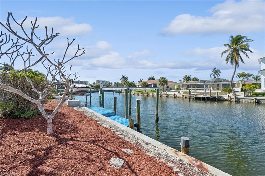 840 Wintergreen Ct, Marco Island, FL 34145-5