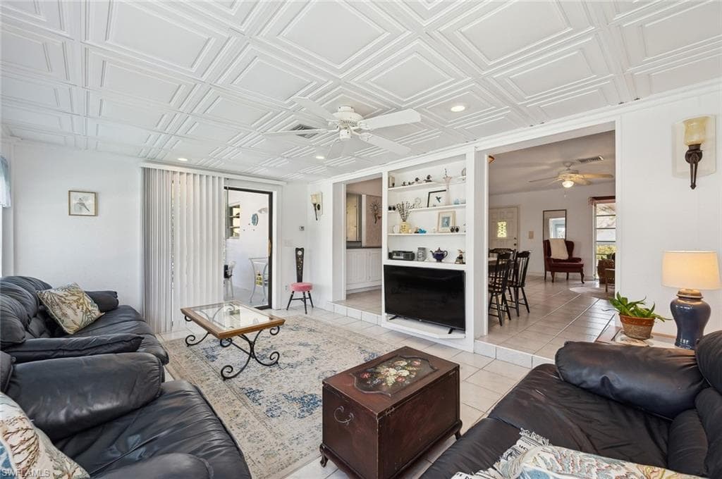 840 Wintergreen Ct, Marco Island, FL 34145-8