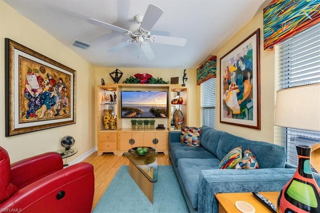 700 Diamond Cir 704, Naples, FL 34110-14