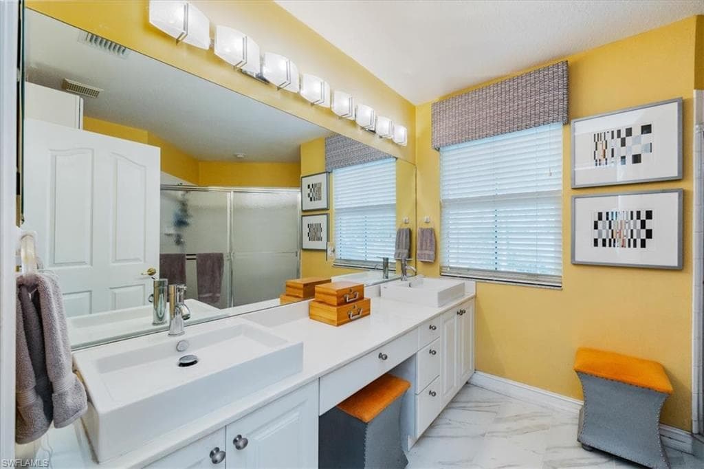 700 Diamond Cir 704, Naples, FL 34110-17