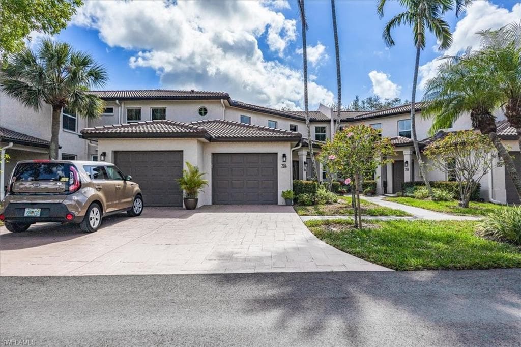 700 Diamond Cir 704, Naples, FL 34110-3