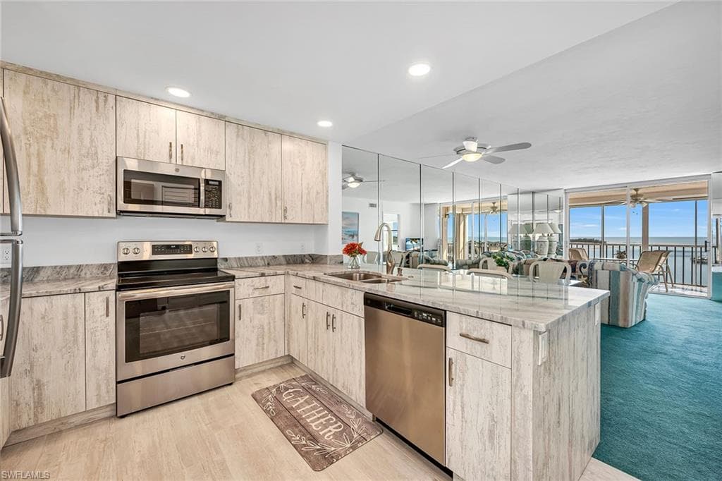 901 Collier Ct 905, Marco Island, FL 34145-9