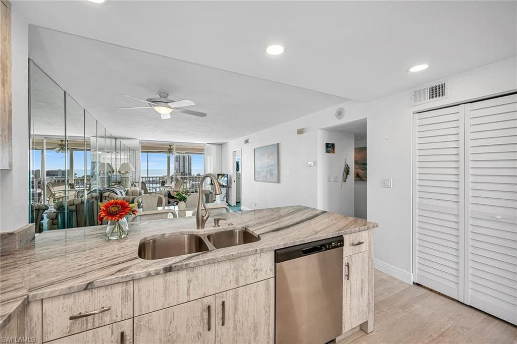 901 Collier Ct 905, Marco Island, FL 34145-10