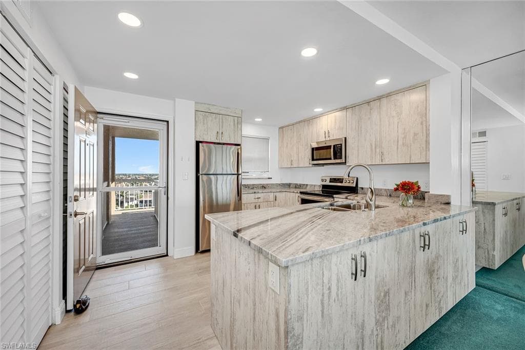 901 Collier Ct 905, Marco Island, FL 34145-16