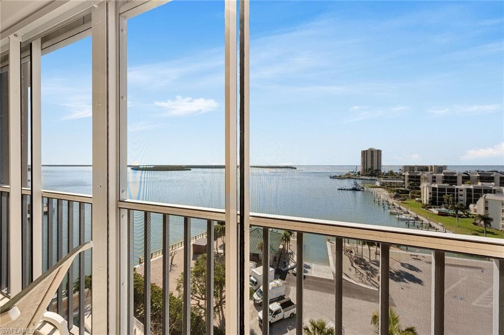 901 Collier Ct 905, Marco Island, FL 34145-33