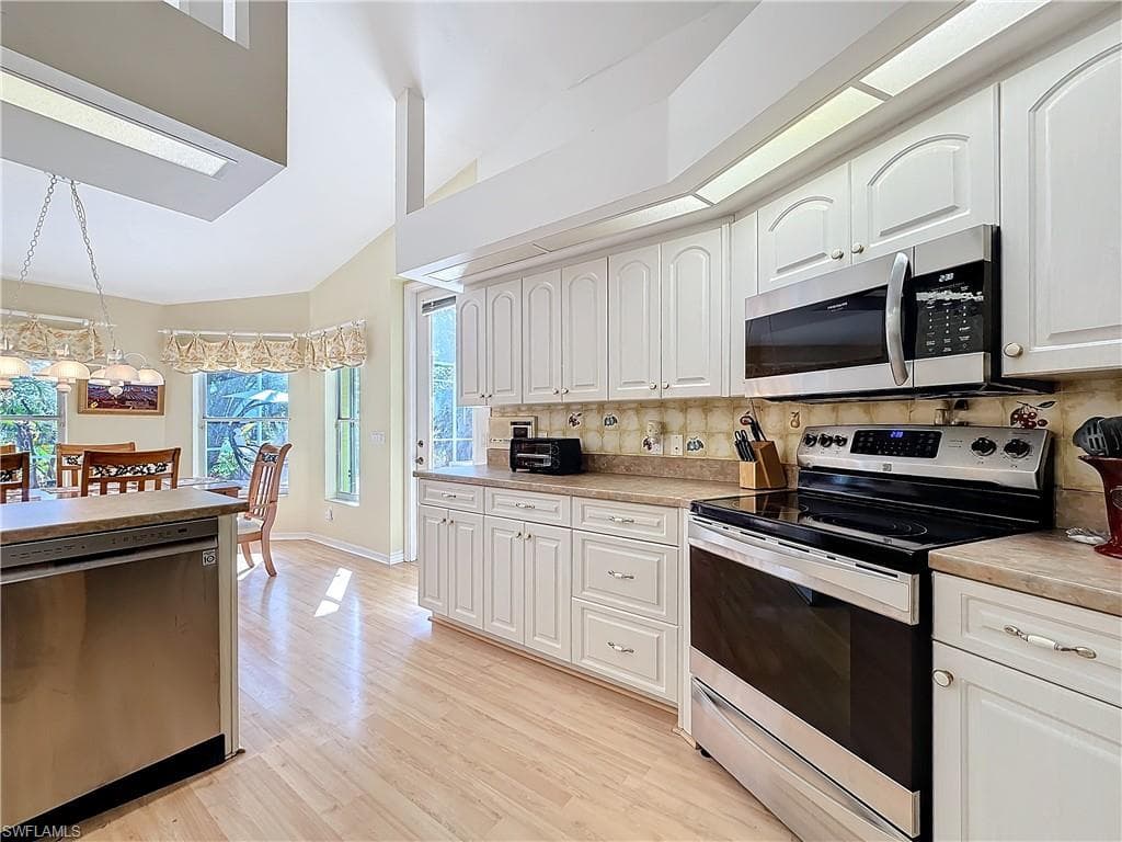 9828 Alhambra Ln, Bonita Springs, FL 34135-15