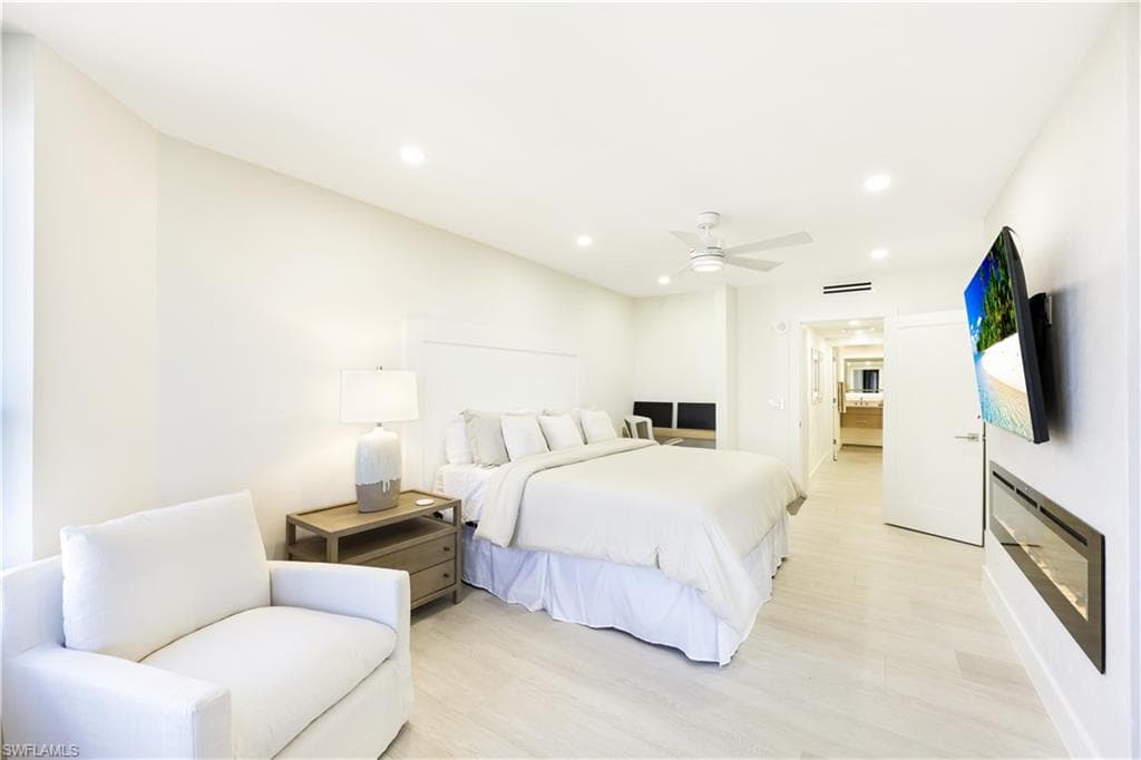 6001 Pelican Bay Blvd 1004, Naples, FL 34108-17