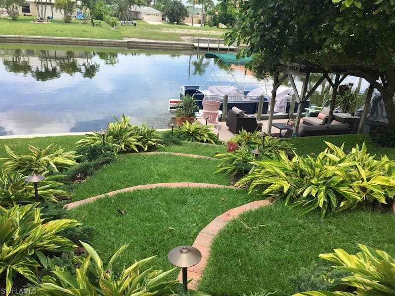 166 16th Ter, Cape Coral, FL 33990-8