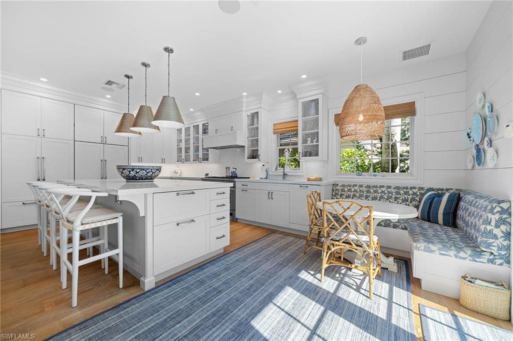 390 Windward Way, Naples, FL 34103-4