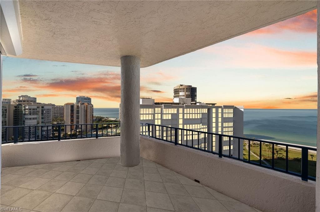 4451 Gulf Shore Blvd N 2002, Naples, FL 34103-29