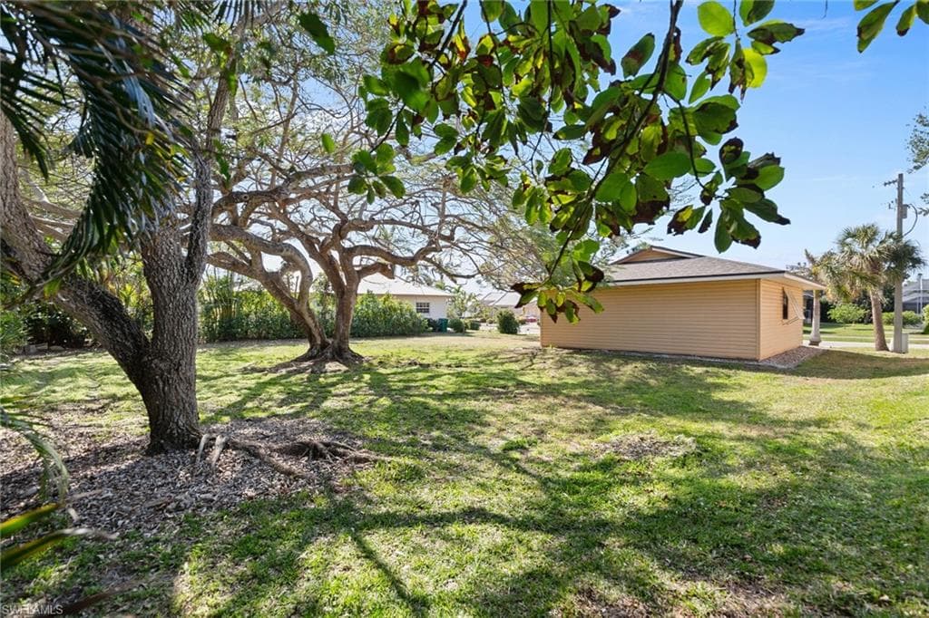 1333 Jamaica Rd, Marco Island, FL 34145-24
