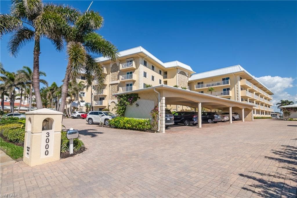 3000 Gulf Shore Blvd N 415, Naples, FL 34103-25