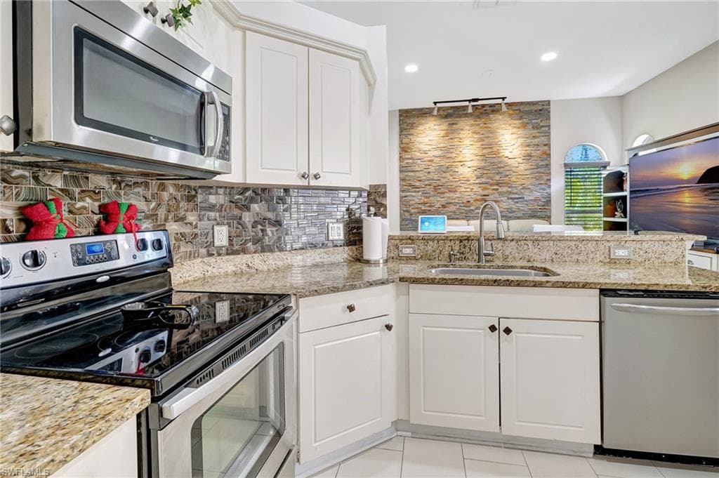 8979 Spring Mountain Way, Fort Myers, FL 33908-9
