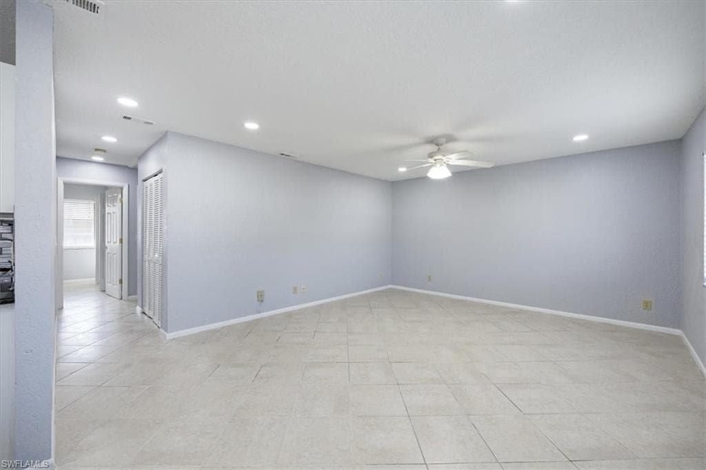 4615 Bayshore Dr E6, Naples, FL 34112-4