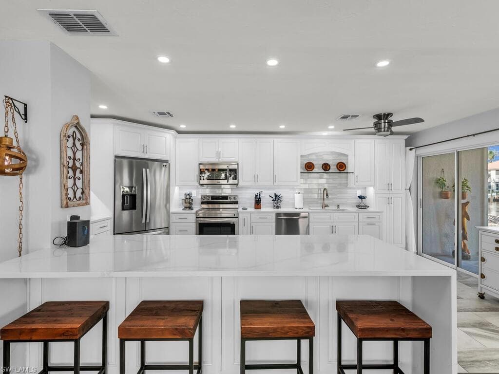 191 Eveningstar Cay, Naples, FL 34114-11