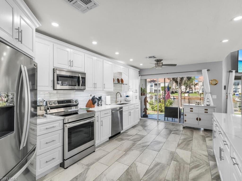 191 Eveningstar Cay, Naples, FL 34114-12