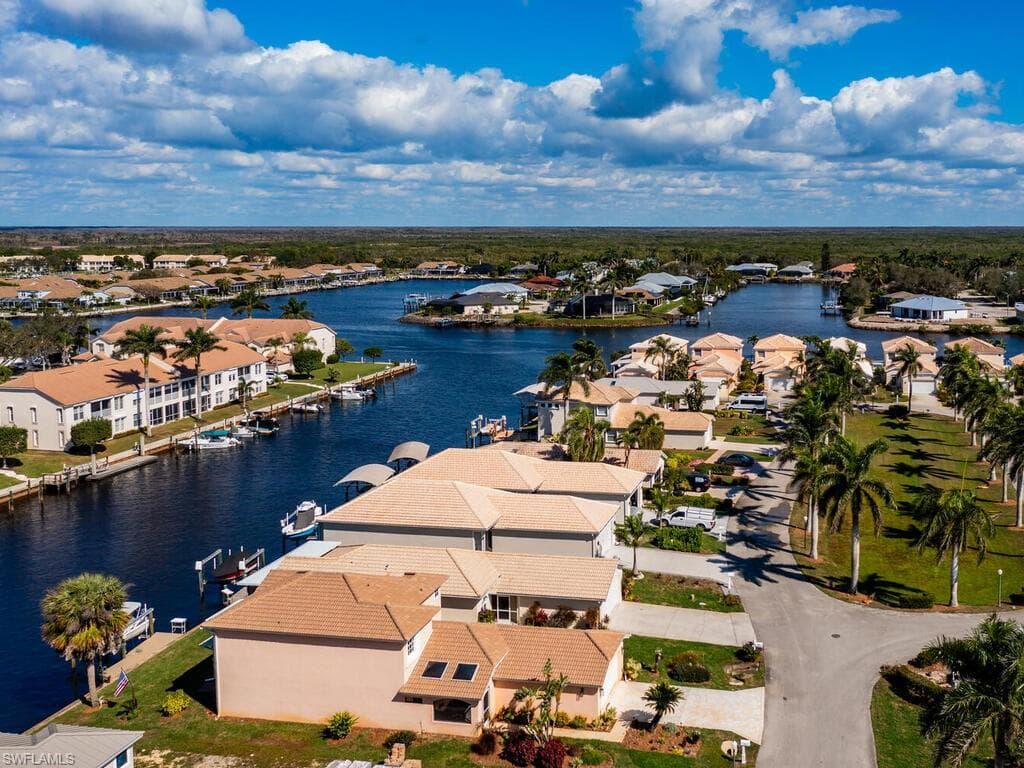 191 Eveningstar Cay, Naples, FL 34114-1