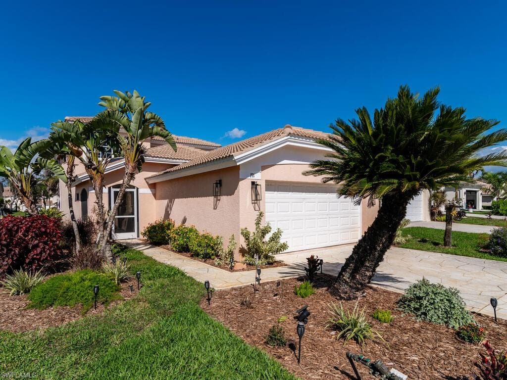 191 Eveningstar Cay, Naples, FL 34114-4