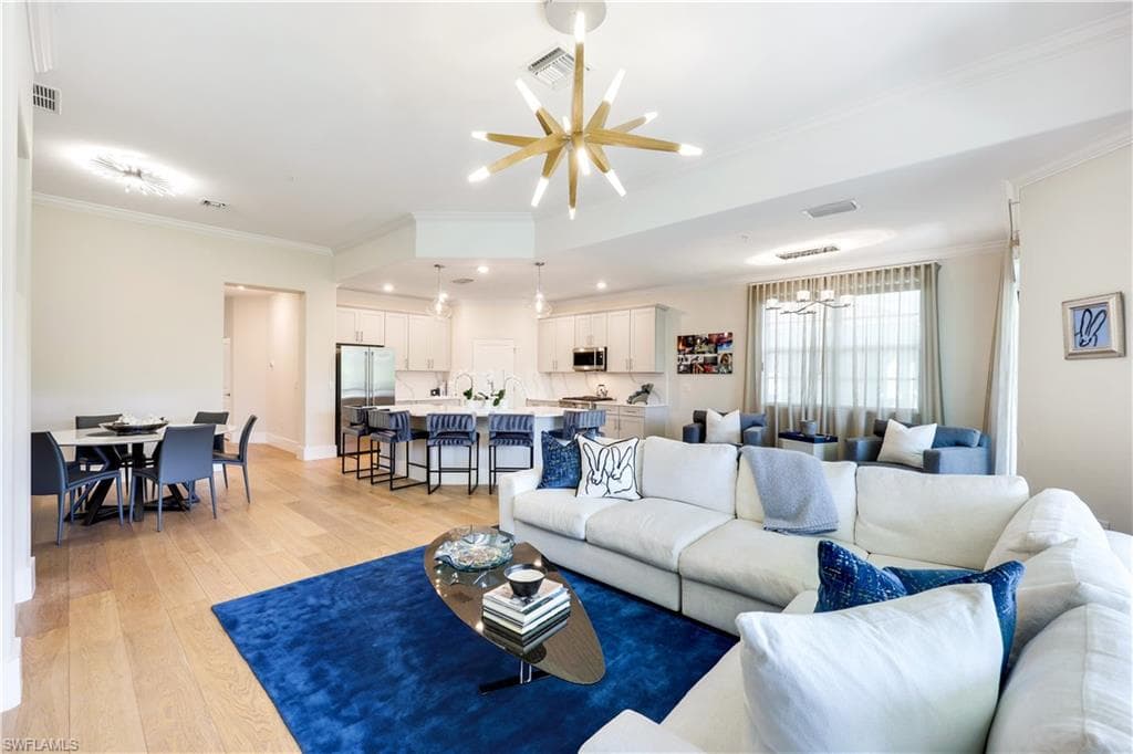 16356 Viansa Way 9-201, Naples, FL 34110-14
