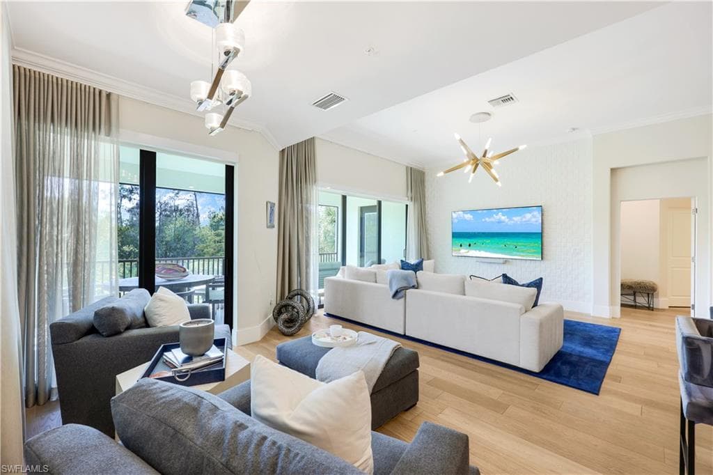 16356 Viansa Way 9-201, Naples, FL 34110-15