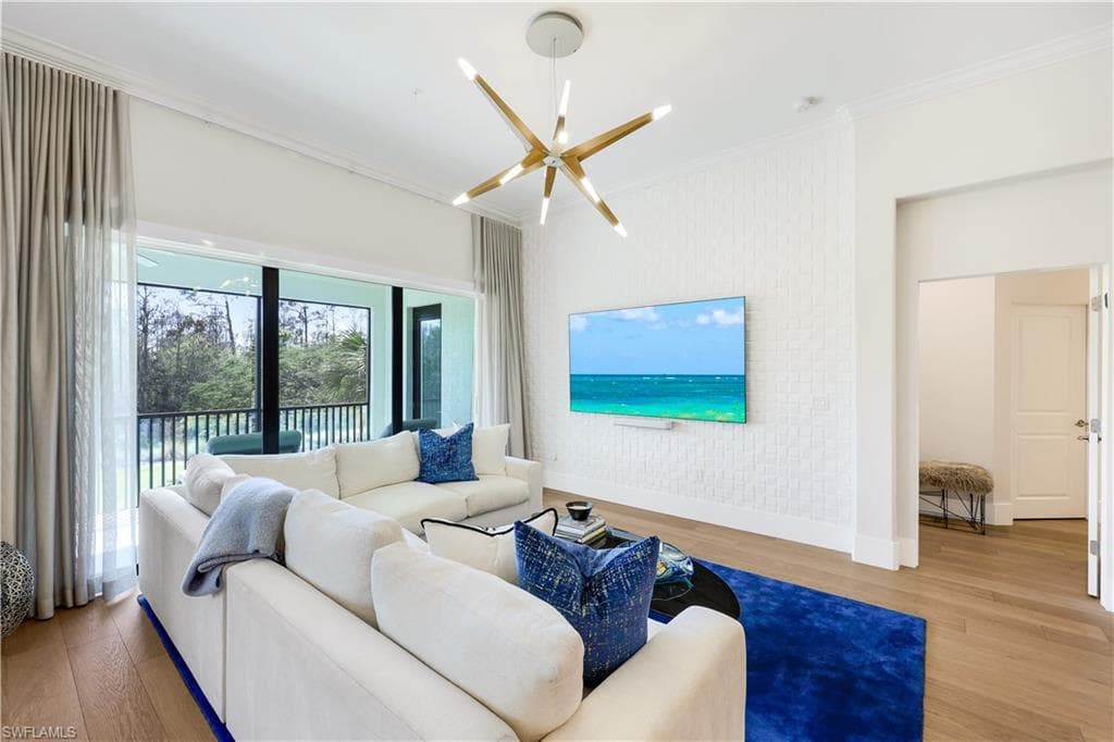 16356 Viansa Way 9-201, Naples, FL 34110-17