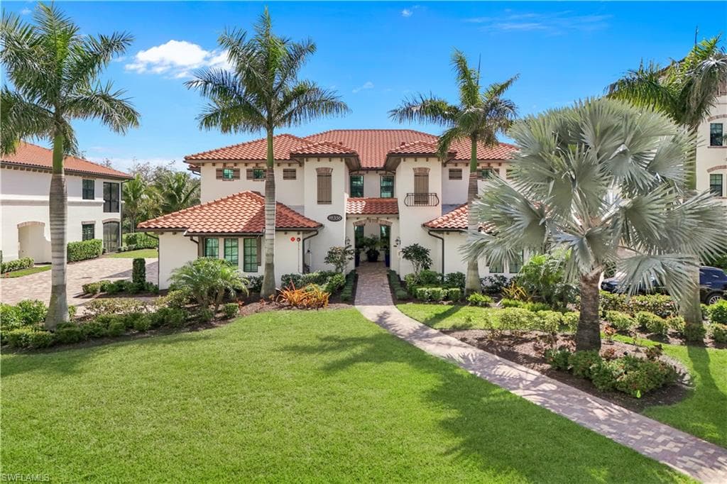 16356 Viansa Way 9-201, Naples, FL 34110-34