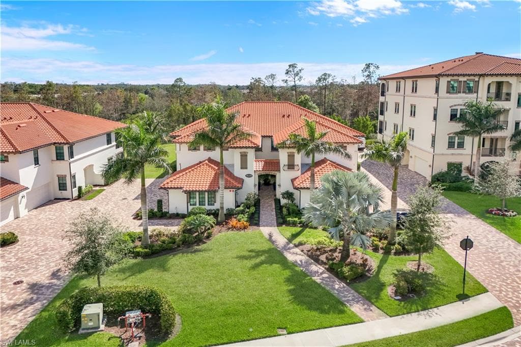 16356 Viansa Way 9-201, Naples, FL 34110-35