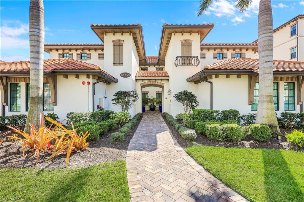 16356 Viansa Way 9-201, Naples, FL 34110-3